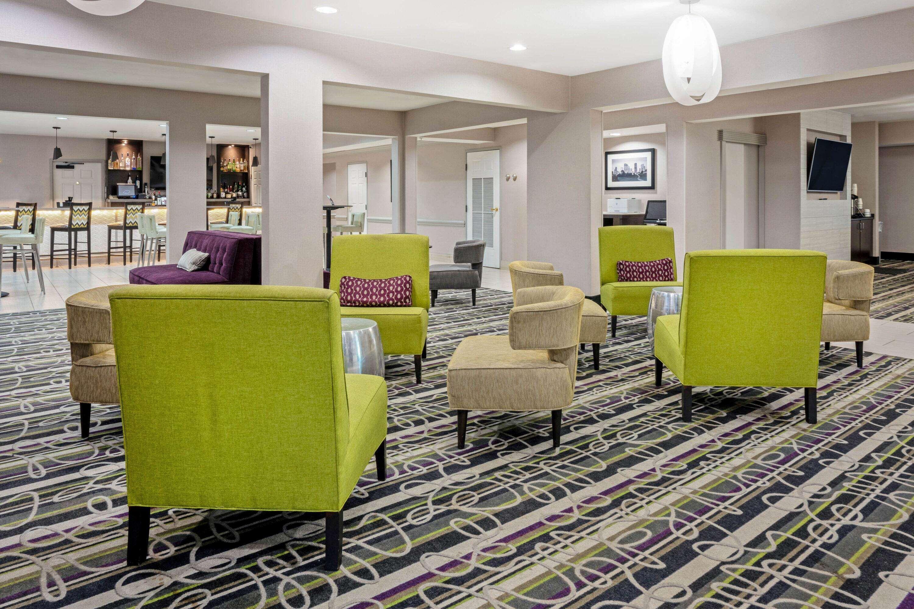 La Quinta Inn & Suites By Wyndham The Woodlands Spring Экстерьер фото