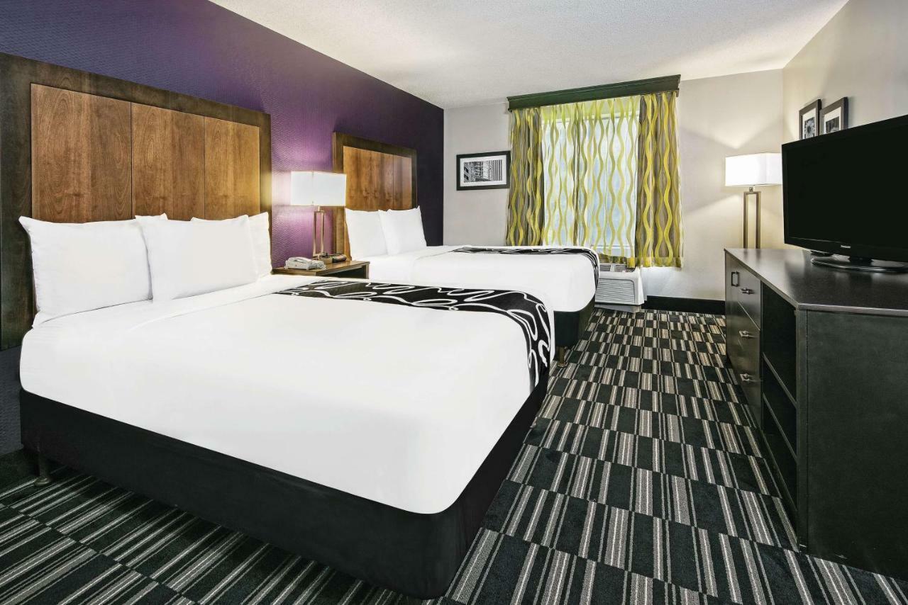 La Quinta Inn & Suites By Wyndham The Woodlands Spring Экстерьер фото